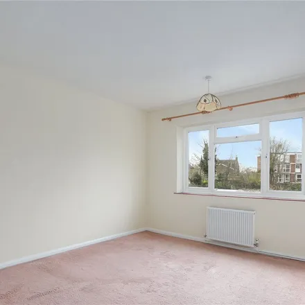 Image 4 - New Wanstead, London, E11 2SF, United Kingdom - Apartment for rent