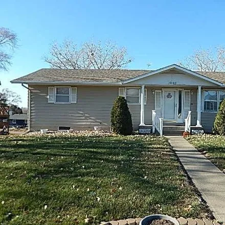 Buy this 4 bed house on 1002 South Main Street in Chamberlain, SD 57325
