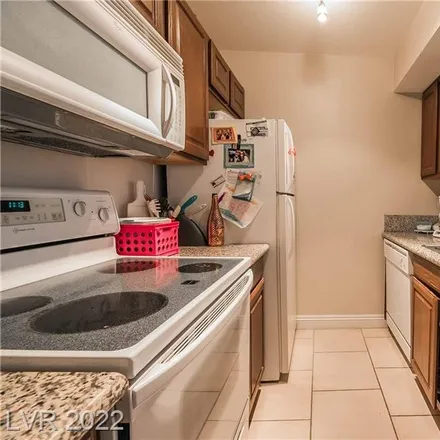 Image 3 - South Jones Boulevard, Spring Valley, NV 89118, USA - Condo for sale