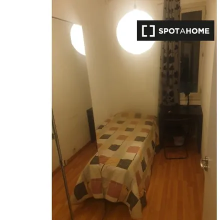 Rent this 7 bed room on Madrid in Antigua Audiencia Provincial de Madrid (Sección de lo Civil), Calle de Ferraz
