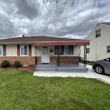 Buy this 4 bed house on 4177 Ashgrove Drive in Grove City, OH 43123