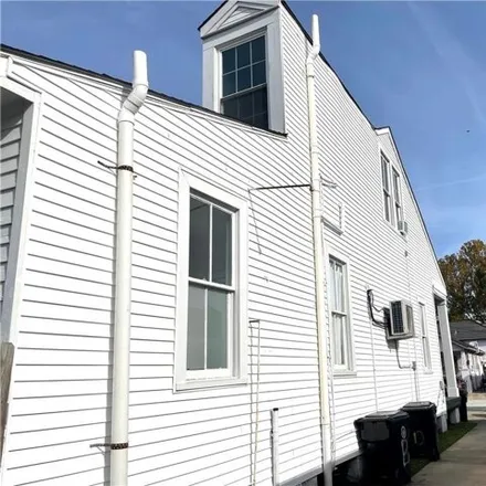 Image 3 - 2622 Lapeyrouse Street, New Orleans, LA 70119, USA - House for sale