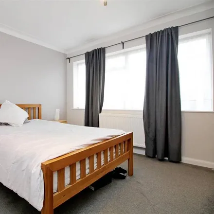 Image 2 - Hilltop Way, London, HA7 3DB, United Kingdom - Apartment for rent