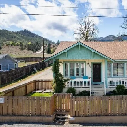 Buy this 2 bed house on 615 Shasta Avenue in Yreka, CA 96097