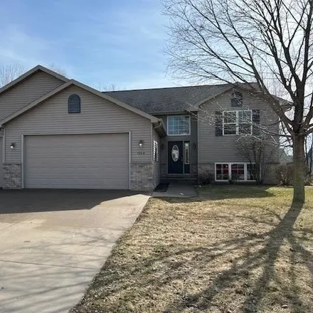 Buy this 3 bed house on 1012 Lugano Street in Menasha, WI 54952