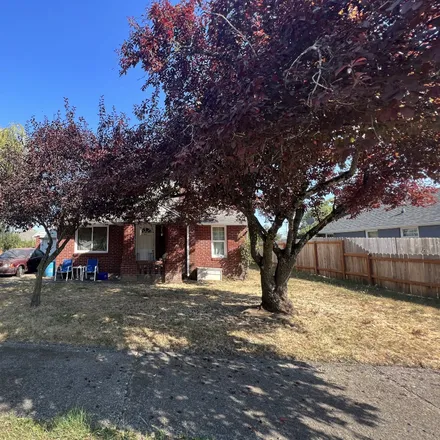 Buy this 3 bed house on 1615 Maple Street Southwest in Albany, OR 97321
