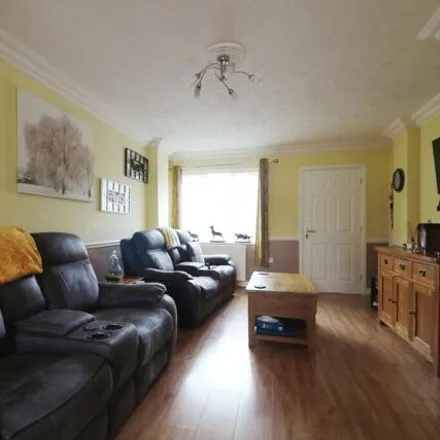 Image 3 - Lyvelly Gardens, Peterborough, PE1 5RX, United Kingdom - House for sale