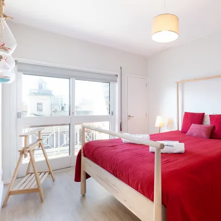 Rent this 3 bed apartment on Pizzaria Pepperoni in Rua de Brito Capelo, 4450-068 Matosinhos