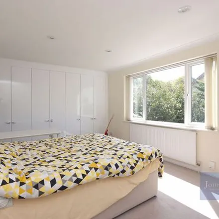 Rent this 5 bed apartment on Whitehall Lane in London, IG9 5JN