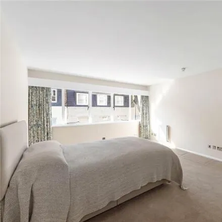 Image 5 - 8 Grosvenor Gardens, London, SW1W 0DH, United Kingdom - Townhouse for sale