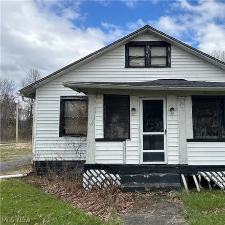 Buy this 3 bed house on 2905 Nelson Avenue in Youngstown, OH 44505