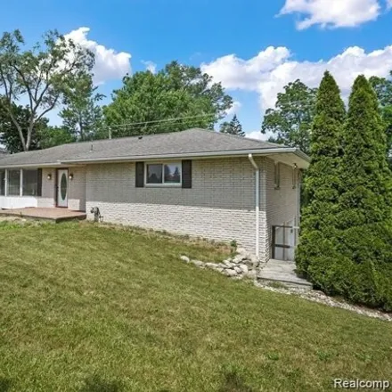Image 2 - 5335 Perry Rd, Grand Blanc, Michigan, 48439 - House for sale