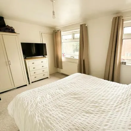 Image 8 - Meltham Close, Cheadle, SK4 3BB, United Kingdom - Duplex for sale
