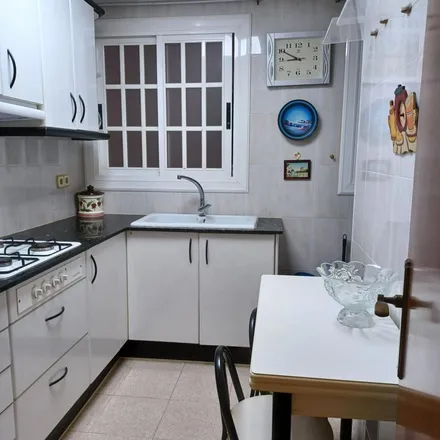 Rent this 6 bed apartment on Mobles - Silla in Carrer de Sants, 386