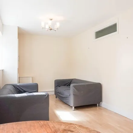 Image 1 - Dental Surgery, Welton Road, Leeds, LS6 1EE, United Kingdom - Apartment for rent