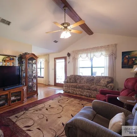 Image 2 - 116 Resaca Retreat Drive, Los Fresnos, TX 78566, USA - House for sale