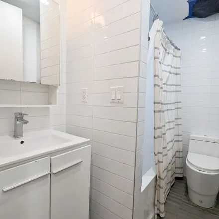 Rent this 3 bed apartment on West 181st Street in New York, NY 10033