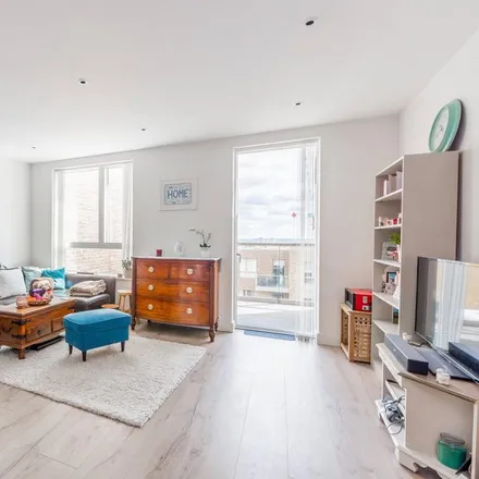 Rent this 1 bed apartment on Cross Lane in London, N8 7FJ