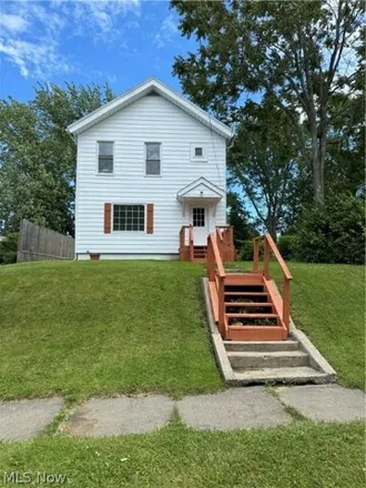 Buy this 4 bed house on 1118 W 6th St in Ashtabula, Ohio