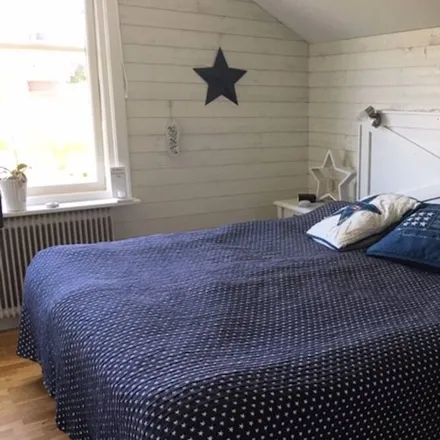 Rent this 4 bed house on STF Bohus in Björkö, Skarviksvägen 46