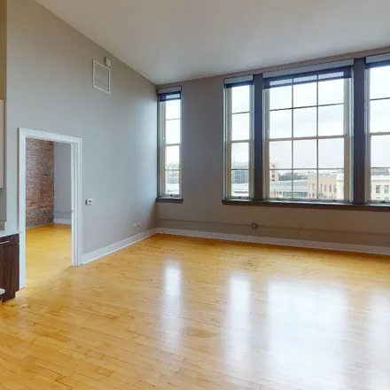 Image 4 - Stewart School Lofts, 4525 North Kenmore Avenue, Chicago, IL 60640, USA - Apartment for rent