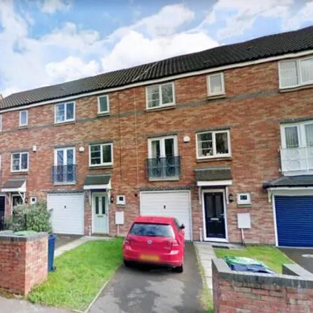 Rent this 3 bed townhouse on Saint Cuthbert's Road in Gateshead, NE8 2LX