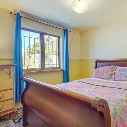 Rent this 2 bed apartment on Espanola