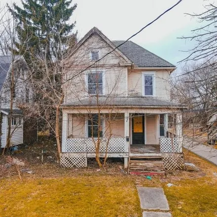 Buy this 3 bed house on 137 Helen Avenue in Mansfield, OH 44903