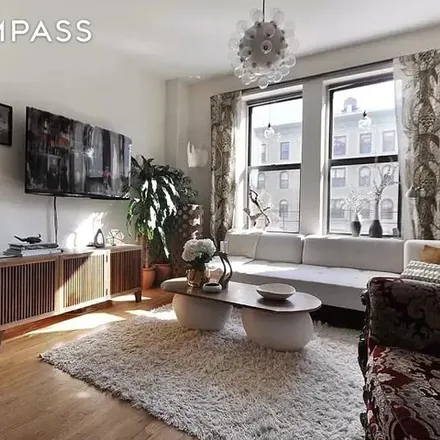 Rent this 3 bed house on 428 Amsterdam Avenue in New York, NY 10024