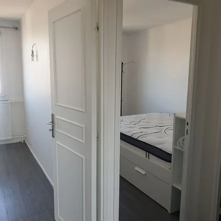 Image 4 - 6 Rue Arnold Géraux, 93450 L'Île-Saint-Denis, France - Apartment for rent
