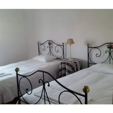 Rent this 5 bed house on Évora