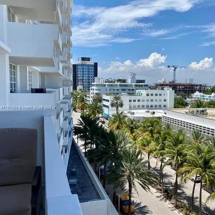 Image 9 - Pizza Bar, Collins Avenue, Miami Beach, FL 33119, USA - Apartment for rent