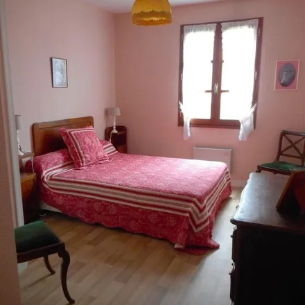 Rent this 4 bed apartment on 15 Avenue de Pontaillac in 17420 Saint-Palais-sur-Mer, France