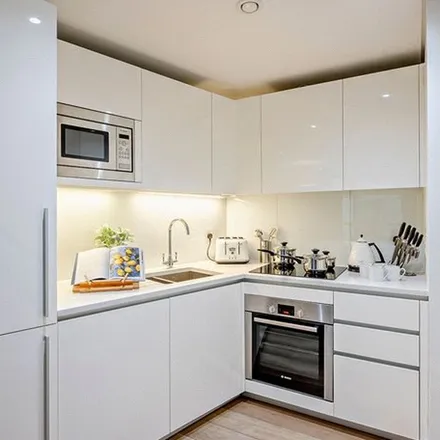 Rent this 1 bed apartment on 4 Merchant Square in London, W2 1AS