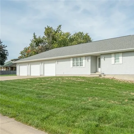 Buy this 4 bed house on 1404 North Roche Street in Knoxville, IA 50138