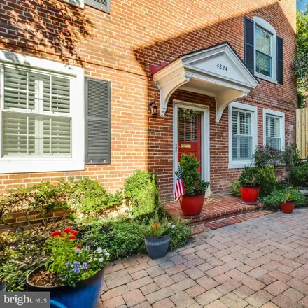 Buy this 1 bed condo on 4224 32nd Street South in Arlington, VA 22206