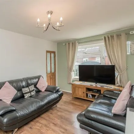 Image 2 - Tong Drive, Pudsey, LS12 5ND, United Kingdom - Townhouse for sale