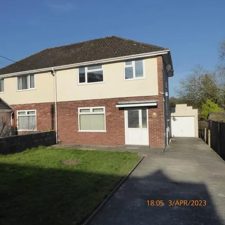 Rent this 3 bed duplex on Bronwydd Road in Carmarthen, SA31 2AL