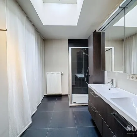 Rent this 2 bed apartment on Koning Leopoldlaan 8A in 9990 Maldegem, Belgium