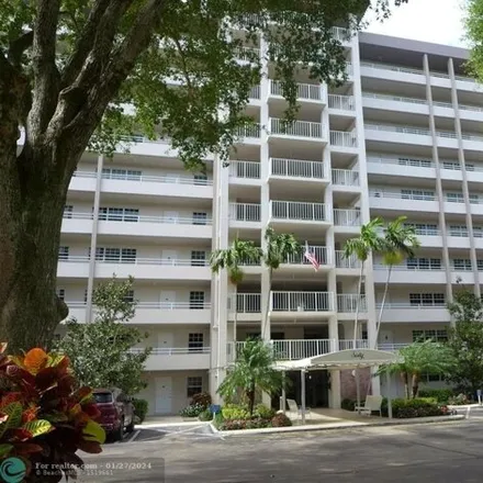 Image 2 - 633 Oaks Drive, Pompano Beach, FL 33069, USA - Condo for sale