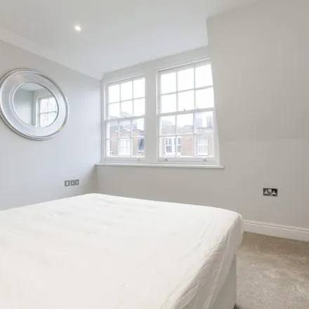Image 5 - Dawlish House, Pleasant Place, Angel, London, N1 2DJ, United Kingdom - Apartment for rent