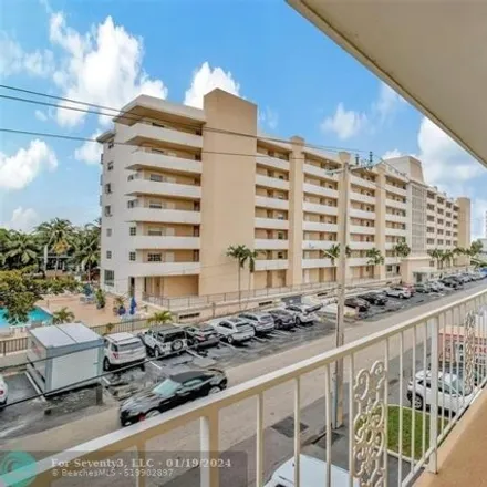 Image 4 - 3013 Northeast 47th Court, Fort Lauderdale, FL 33308, USA - Condo for sale