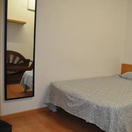 Rent this 11 bed room on Subiendo al Sur in Calle de Ponciano, 5