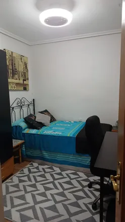 Rent this 3 bed room on Congregacion Hermanas Reparadoras in Carrer de Benimodo, 11