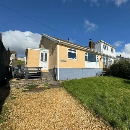 Buy this 2 bed duplex on Pentland Close in Risca, NP11 6QU