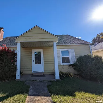 Buy this 4 bed house on 352 Albert Street in Creve Coeur, Tazewell County