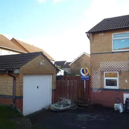 Rent this 2 bed house on Llanmead Gardens in Rhoose, CF62 3HX