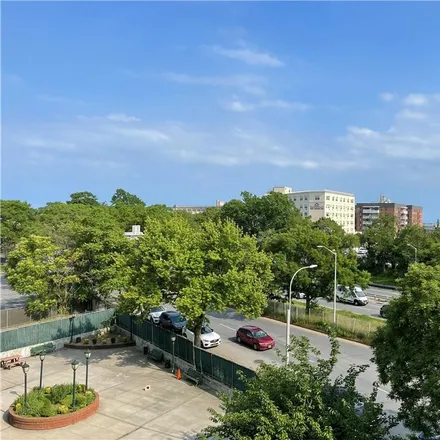 Image 2 - 3090 Voorhies Avenue, New York, NY 11235, USA - Condo for sale