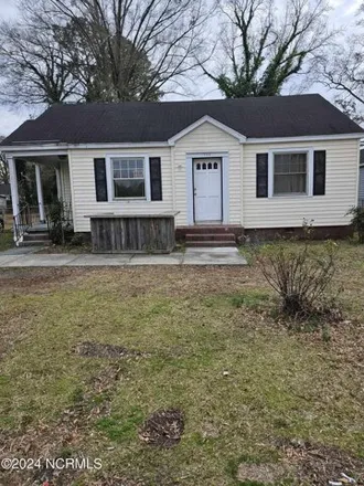 Buy this 2 bed house on 762 West Lenoir Avenue in Country Club Estates, Kinston