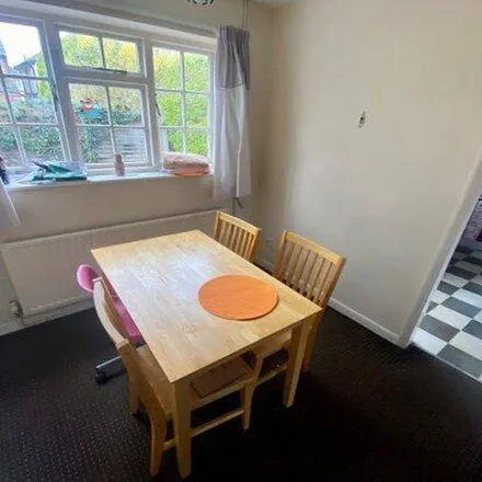 Rent this 4 bed apartment on 4 Myrtle Grove in Beeston, NG9 2EP
